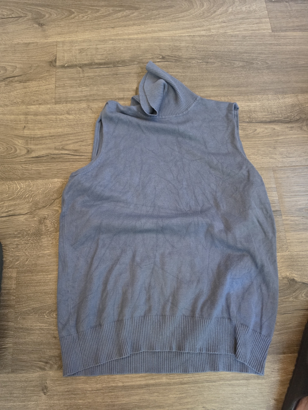 Cable & Gauge Men's Sleeveless Turtleneck Sweater Vest in Slate Blue